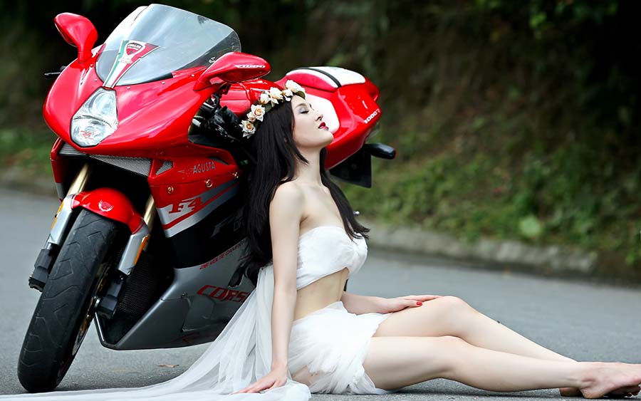 Beautiful girls and motorcycles in Taif