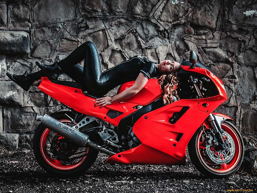 Beautiful girl Beautiful girls and motorcycles in Taif