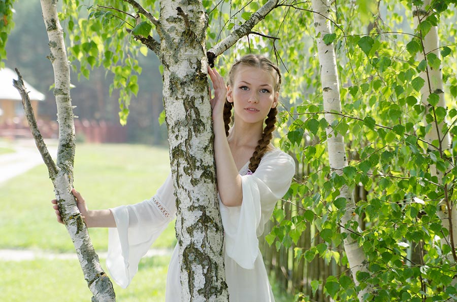 Women in Slavic costumes in Taif