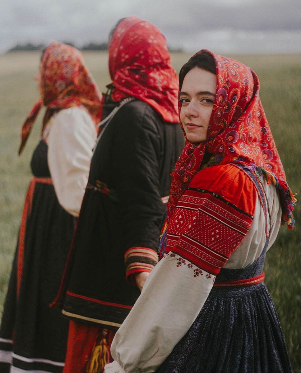 Women in Slavic costumes in Taif
