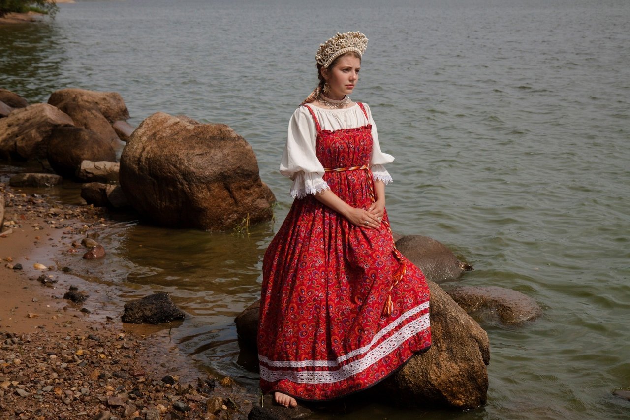 Women in Slavic costumes in Taif