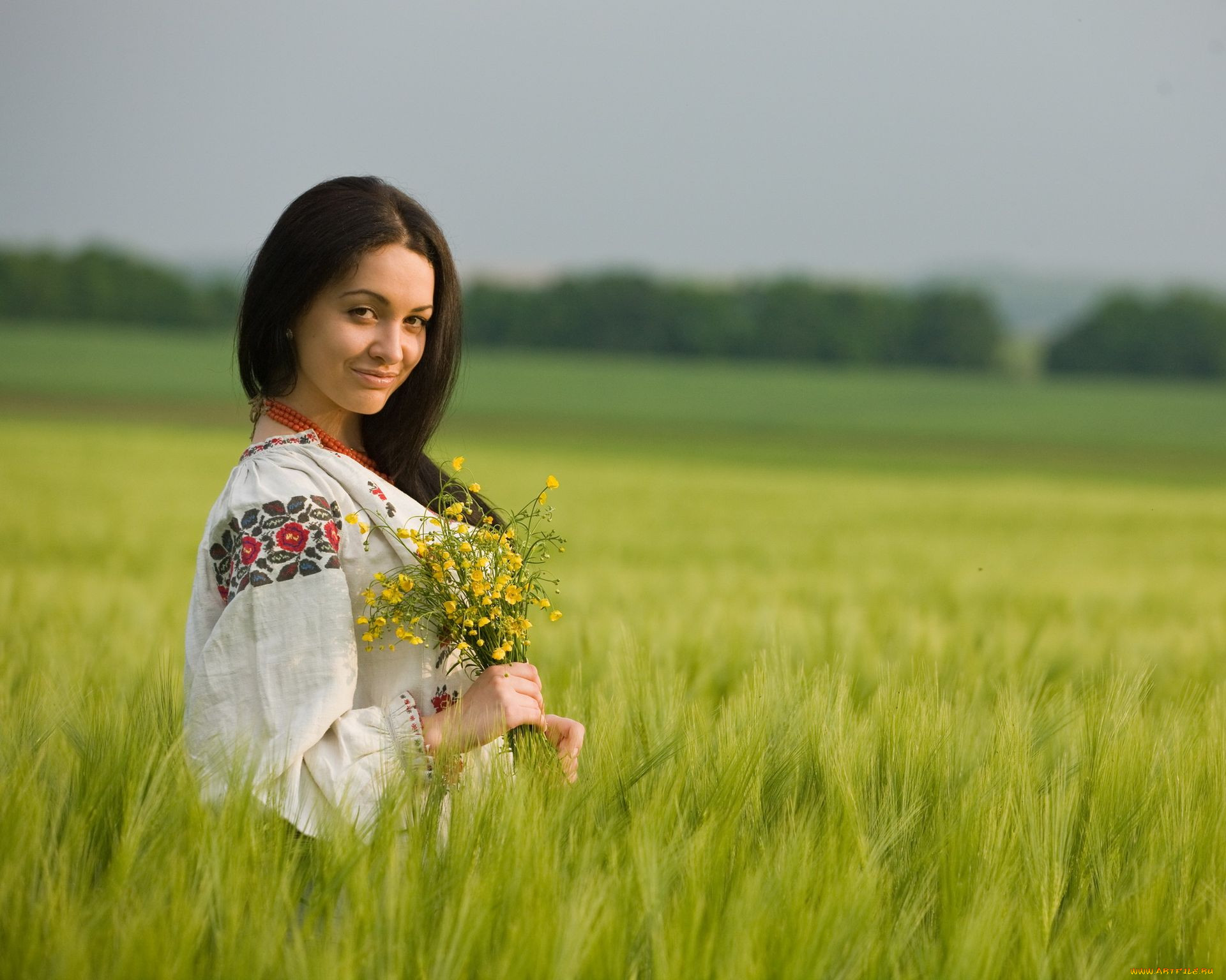 Women in Slavic costumes in Taif
