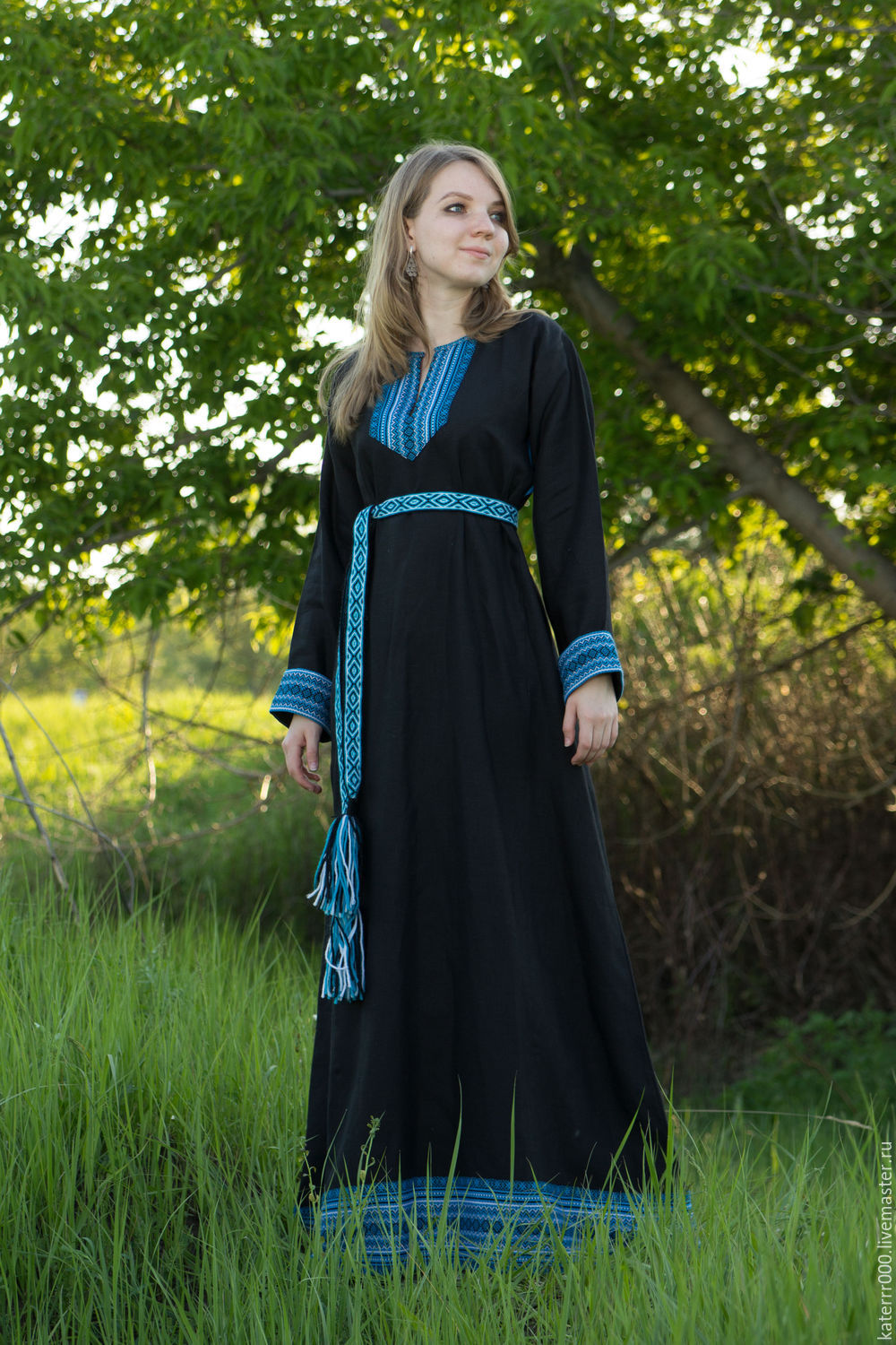 Women in Slavic costumes in Taif