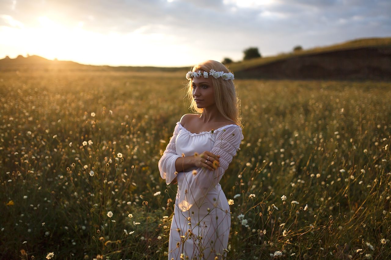 Girls in Slavic costumes in Taif
