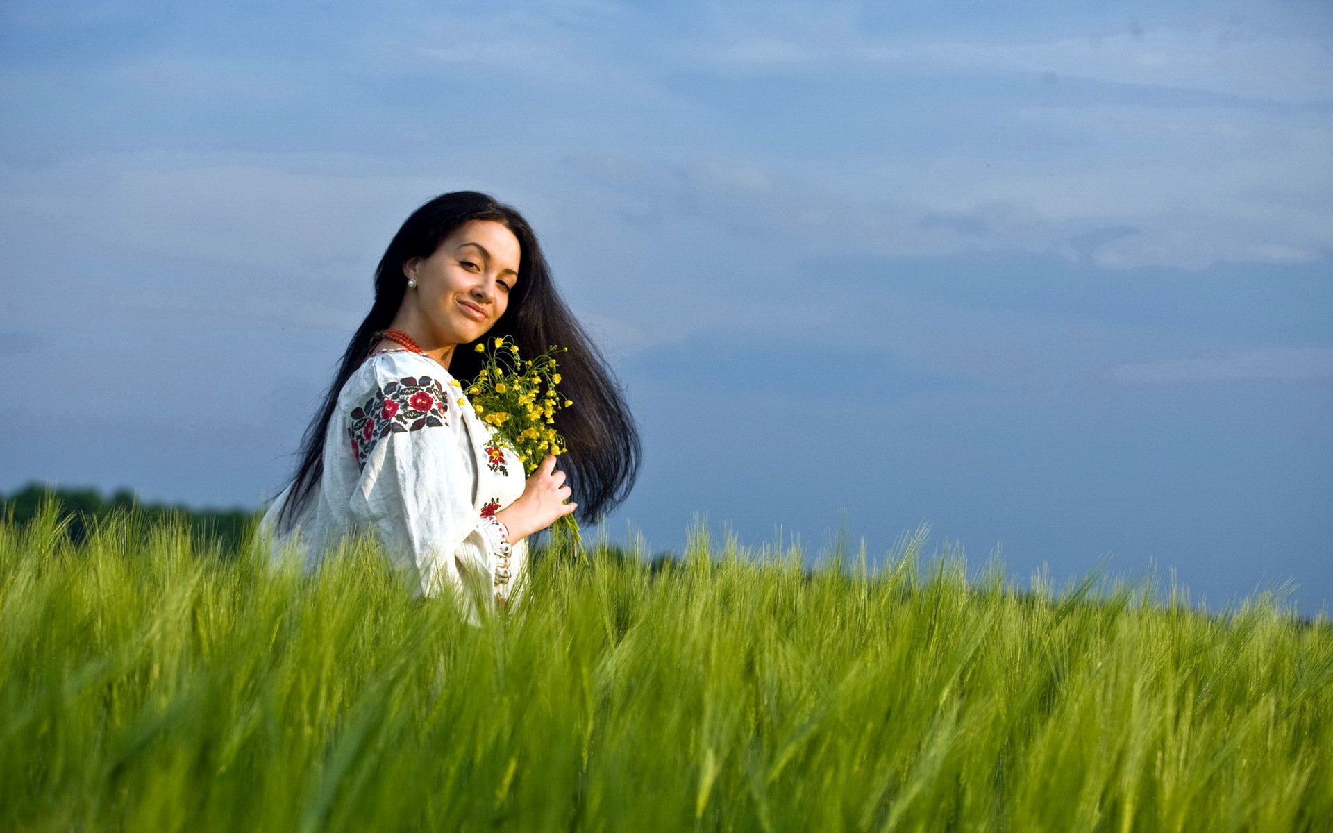 Girls in Slavic costumes in Taif