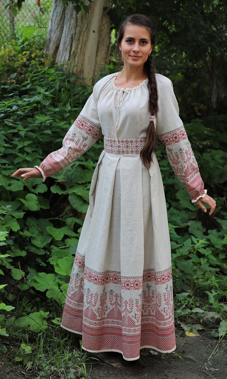 Girls in Slavic costumes in Taif