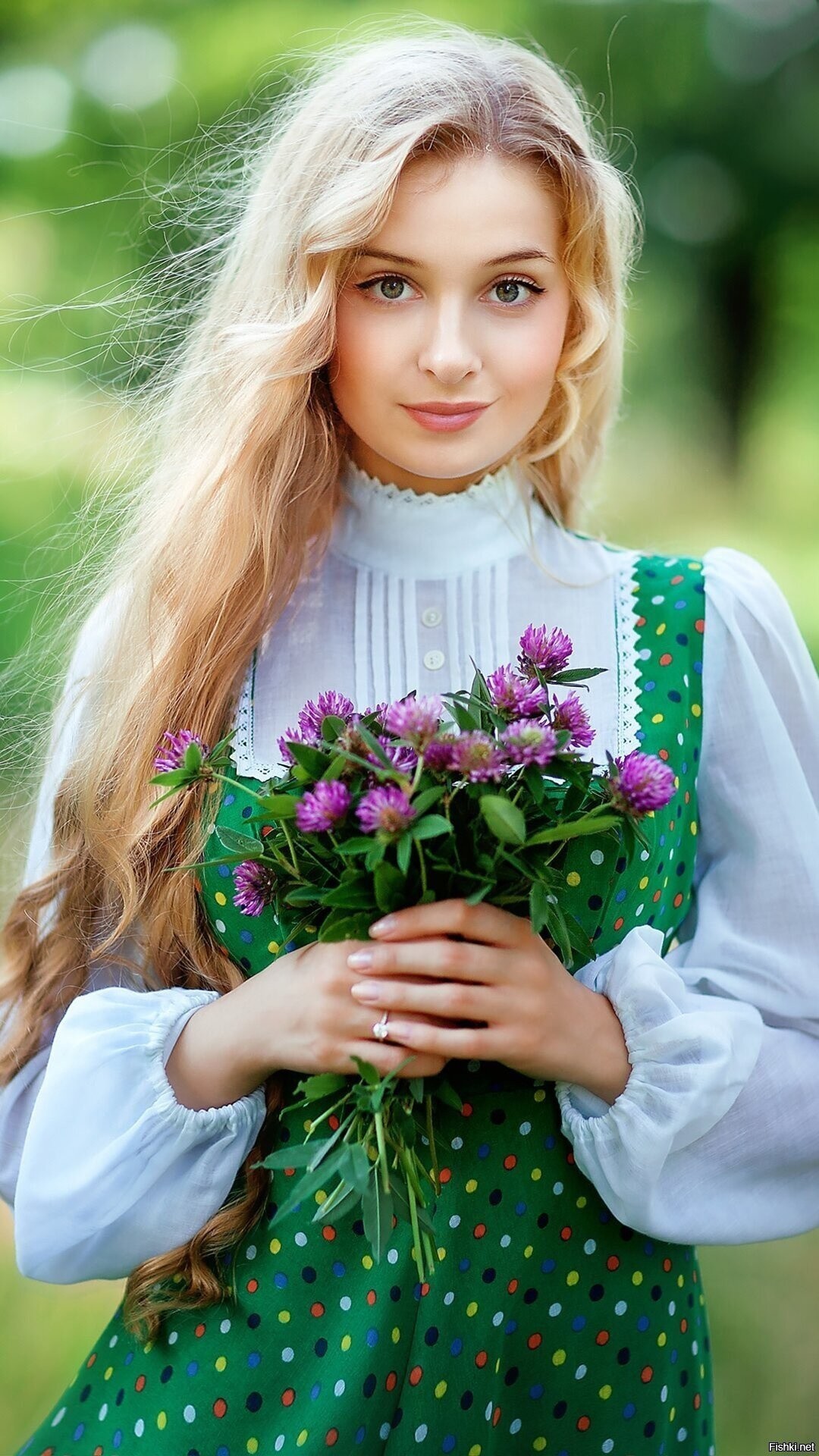 Girls in Slavic costumes in Taif