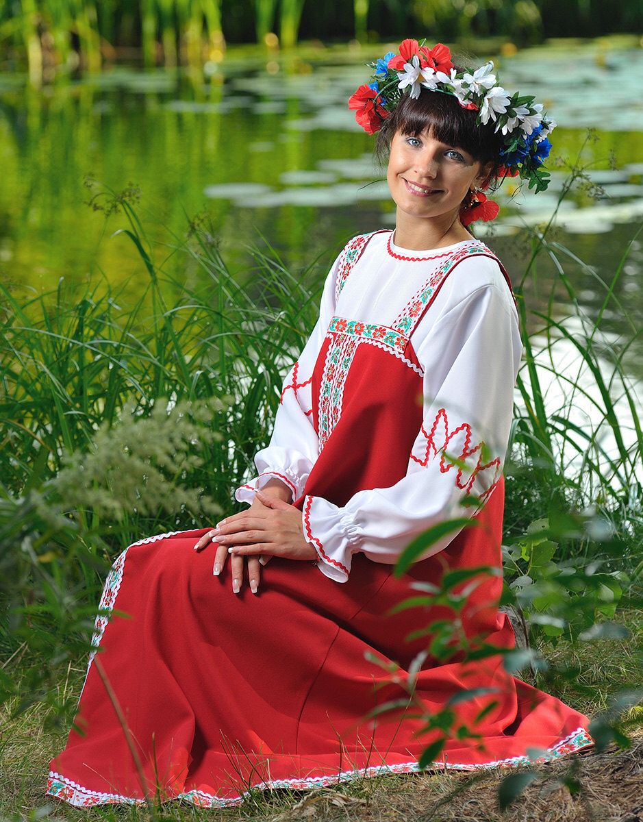 Beautiful girl Girls in Slavic costumes in Taif