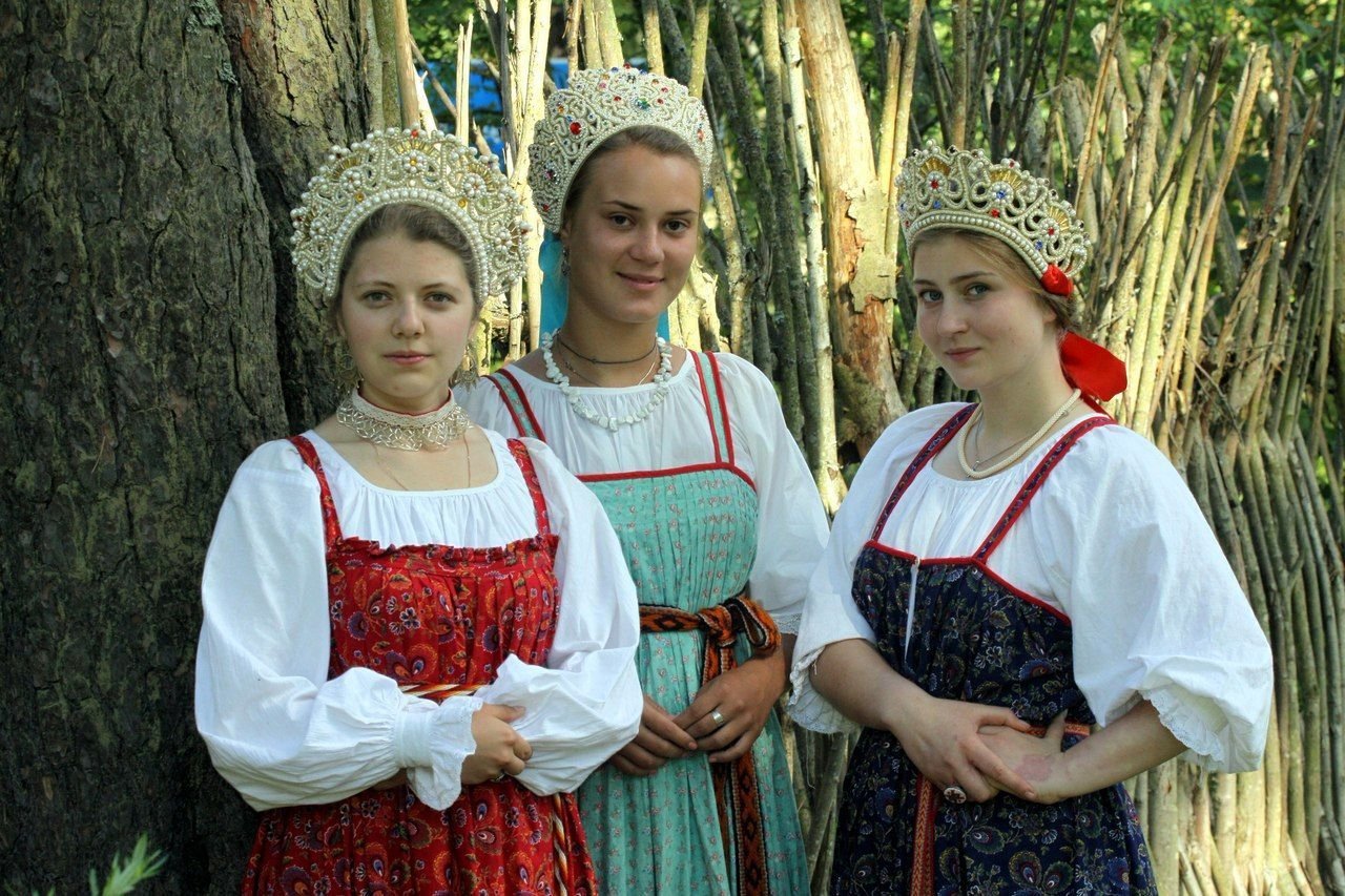 Sexy model Girls in Slavic costumes in Taif