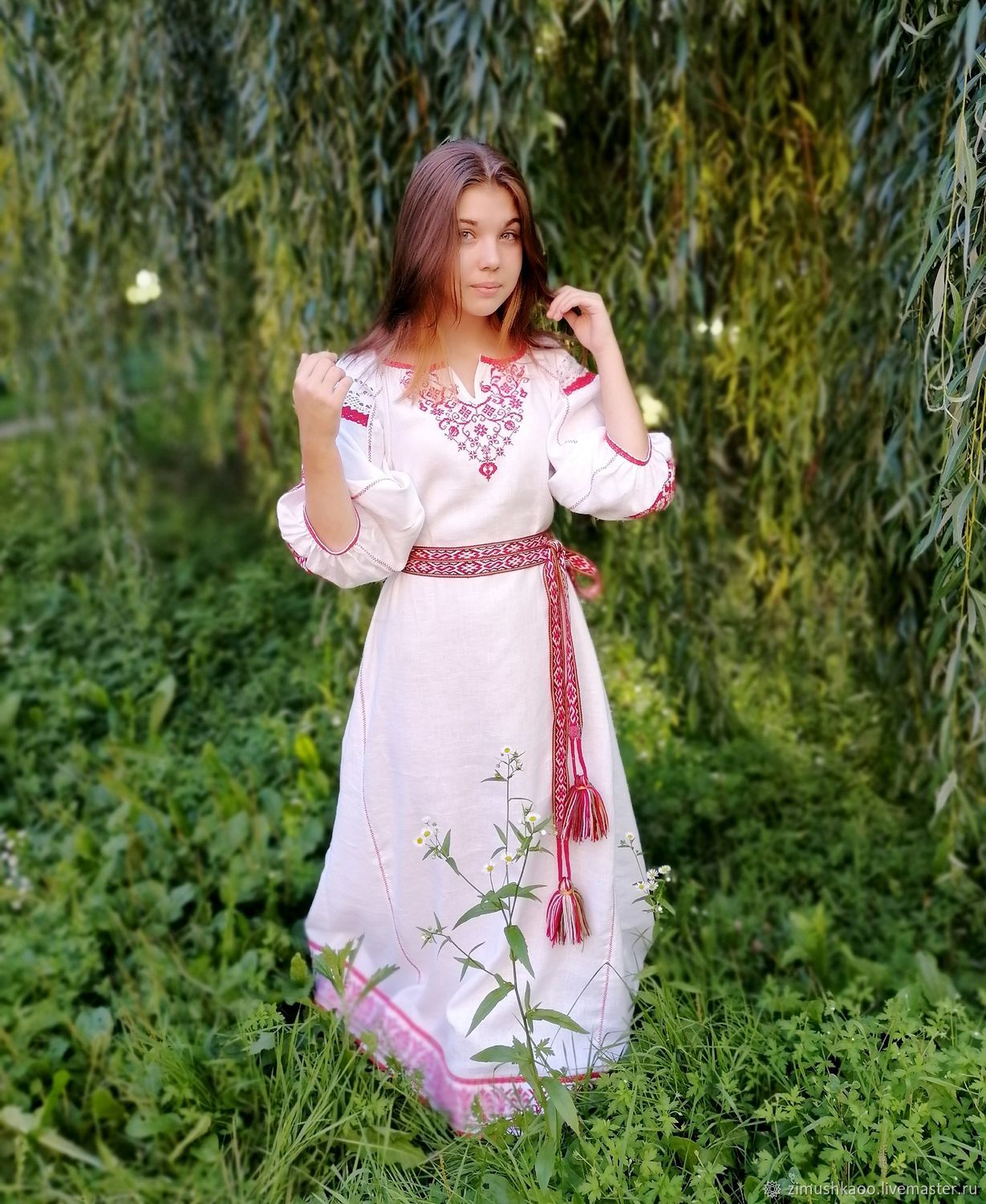 Girl Girls in Slavic costumes in Taif