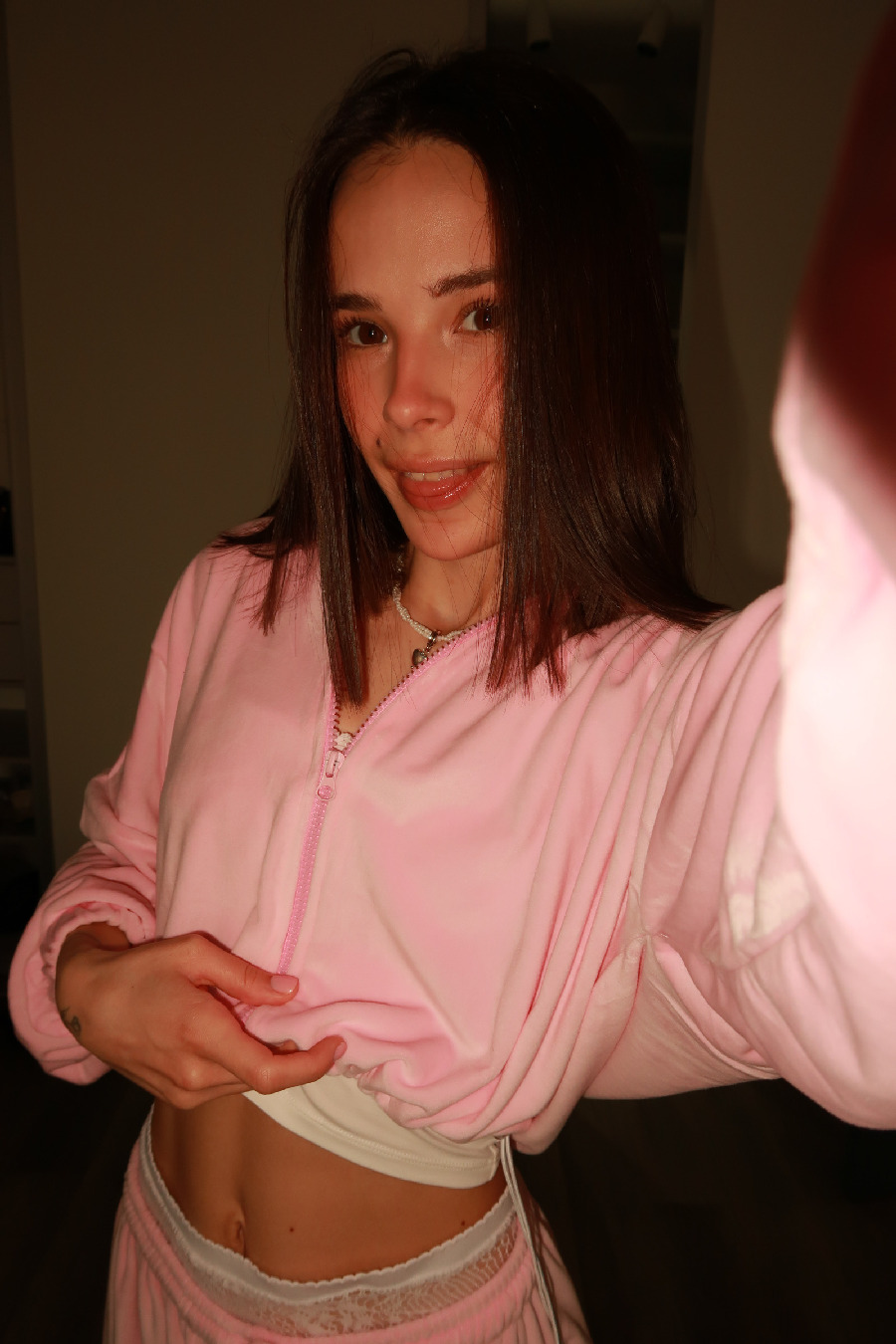 Tina brings the glow — live moments in Taif